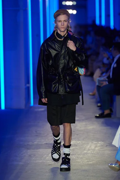 Look 25